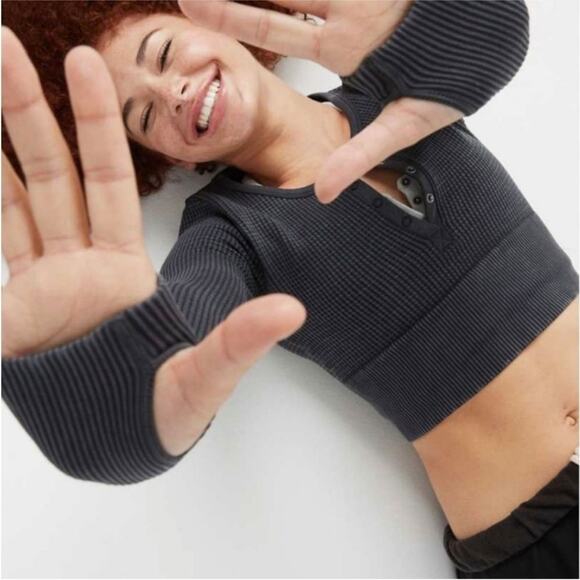 NWOT Aerie Offline Main Squeeze Charcoal Gray Seamless Thermal Crop Top XL - Picture 2 of 8